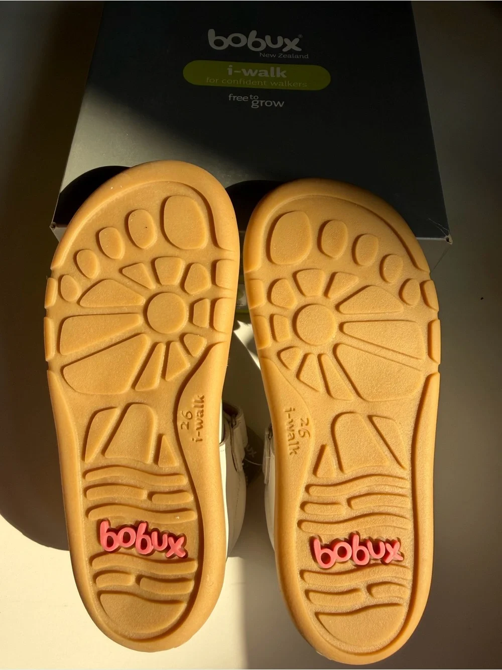 NWT Bobux i-walk Sugar and Spice Sandal White Leather Toddler